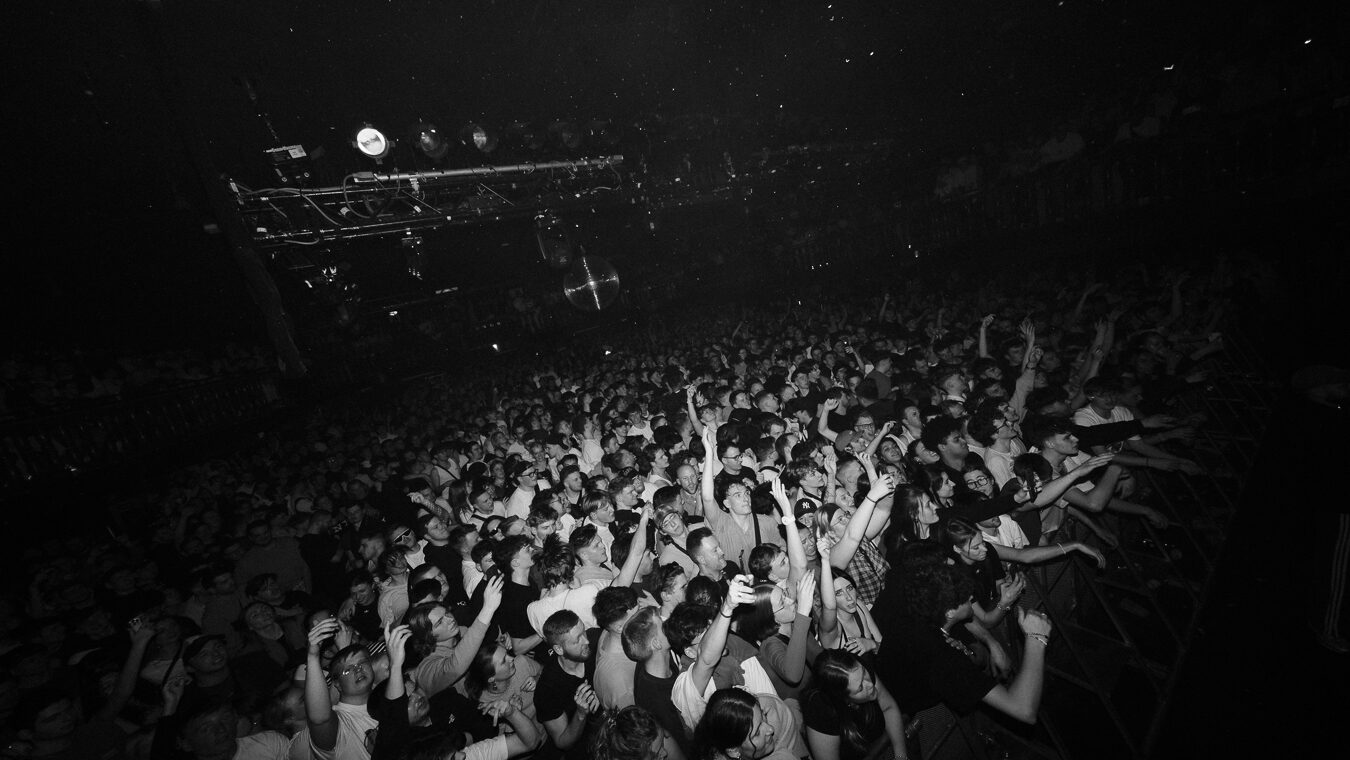 Tour visuals «Love 4 Sale Tour» - Still 14