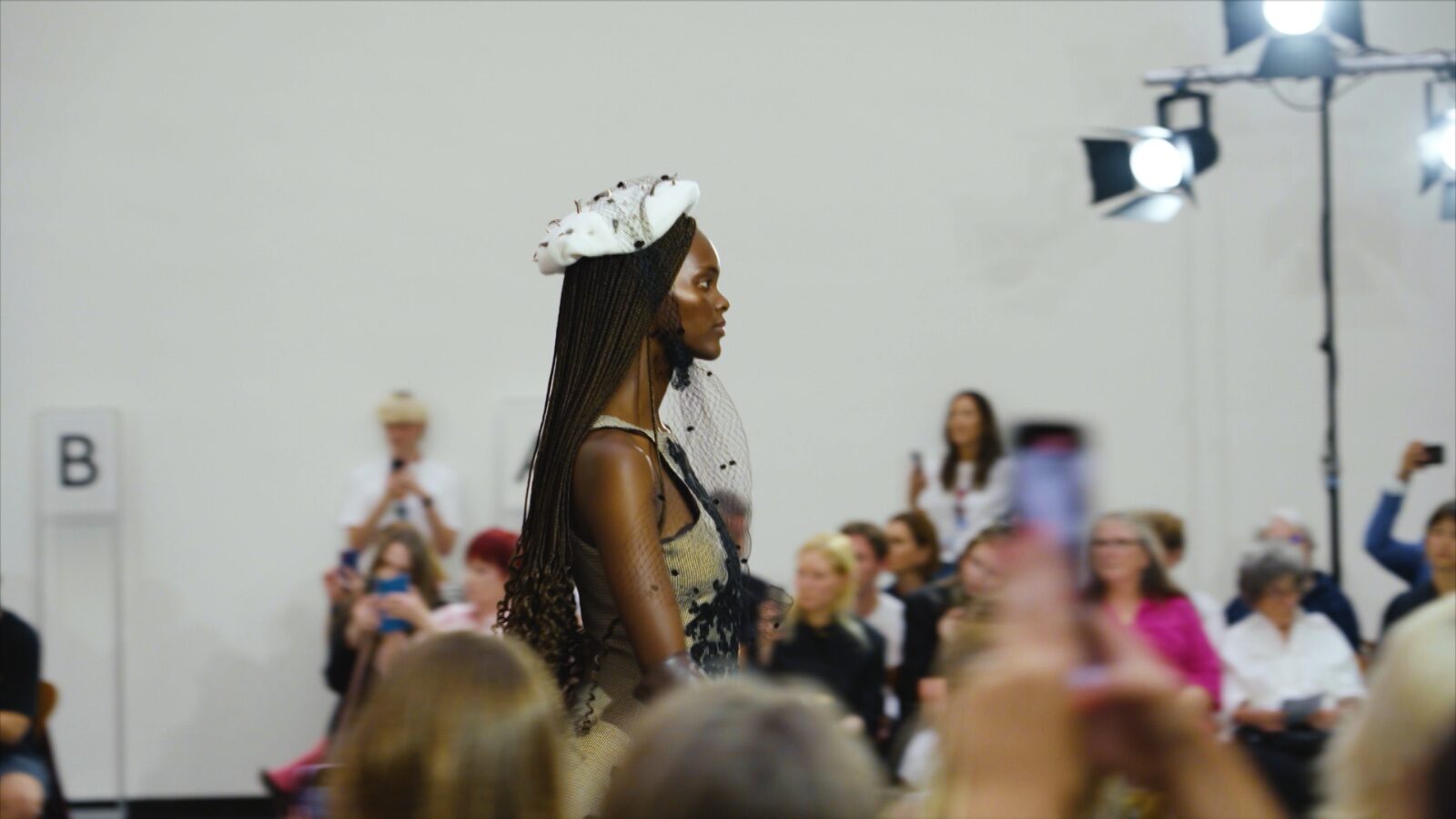 Lauren: Erfolg und Burnout in der Fashion-Branche - Still 8
