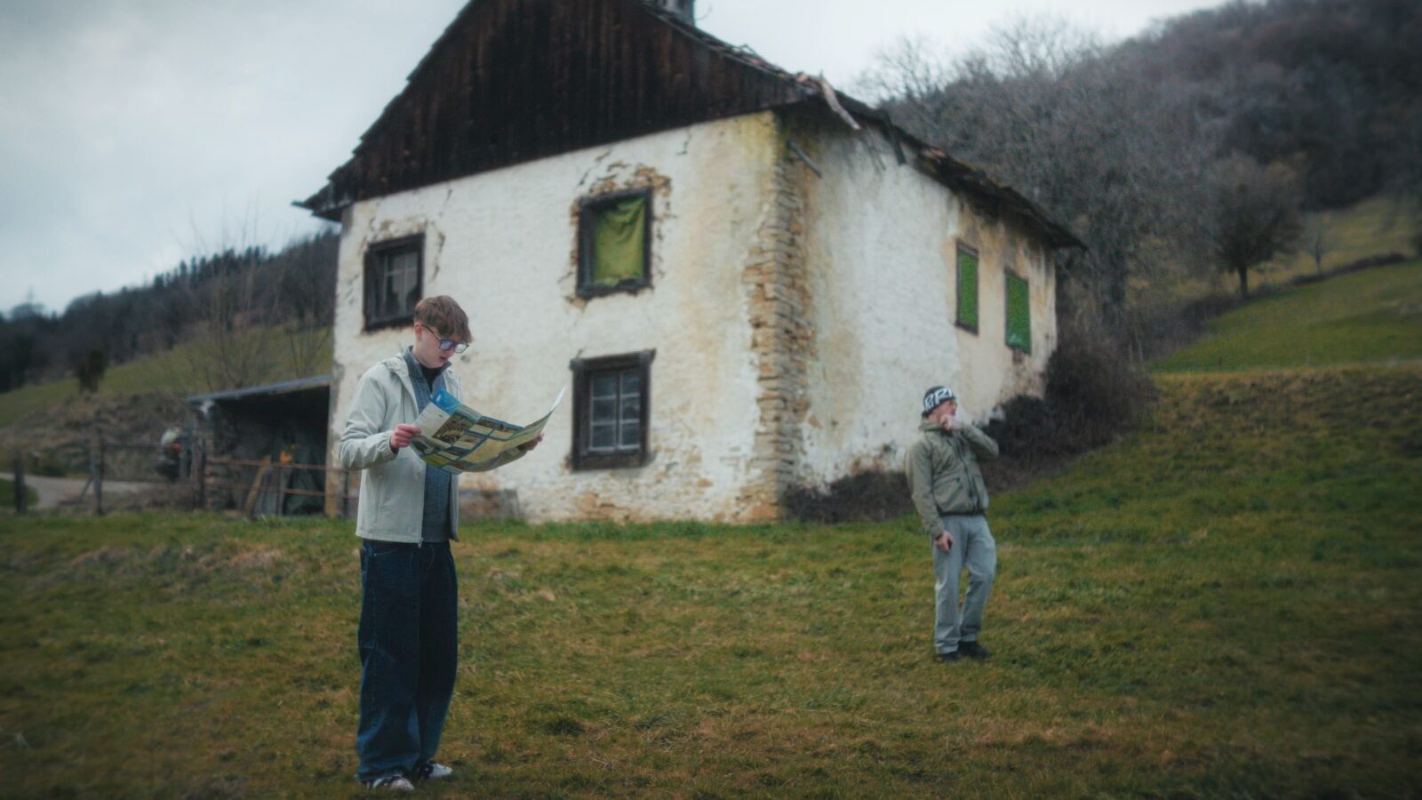 OVE x Chilly Gonzales x Jaymee x Lugatti  - DANS LA SCHEISSE - Still 11