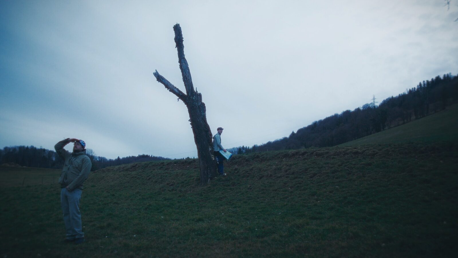 OVE x Chilly Gonzales x Jaymee x Lugatti  - DANS LA SCHEISSE - Still 13