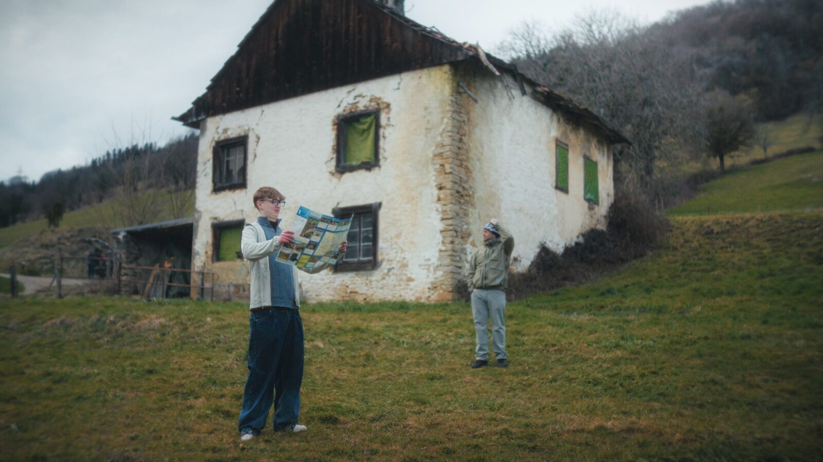 OVE x Chilly Gonzales x Jaymee x Lugatti  - DANS LA SCHEISSE - Still 15