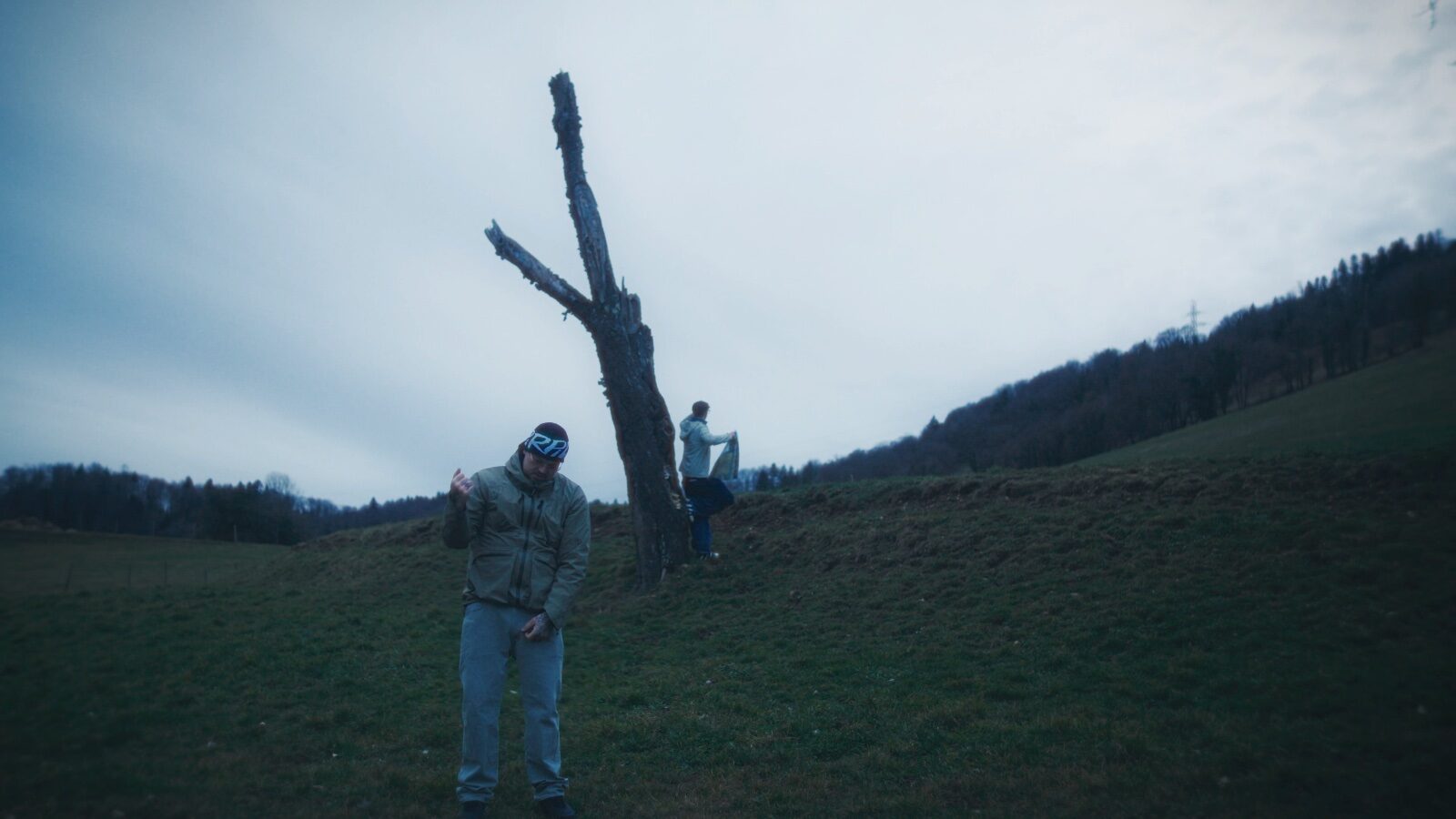 OVE x Chilly Gonzales x Jaymee x Lugatti  - DANS LA SCHEISSE - Still 8